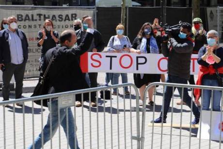 Click on image to see full-sized version Anti Ceta protestors applaud Déi Lénk parliamentarian Marc Baum outside the Cercle Municipal on Wednesday afternoon.  Photo: Chamber of Deputies via Twitter