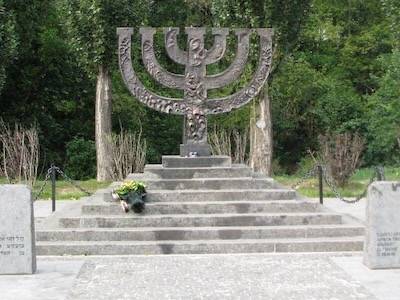 The Bibi Yar memorial in Kiev. 33 771 Jewish Ukrainians were shot in two days, on September 29 and 30, 1941, by the Ukrainian Waffen SS and Reinhard Heydrichs Einsatzgruppen. This massacre was celebrated as a victory by the mainstream nationalists